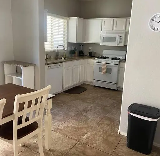 Welcome To Our Charming In Goodyear, Az! Holiday home